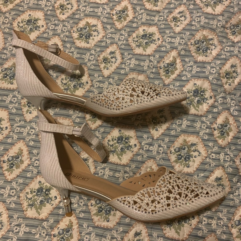 Size 9.5 ivory wedding shoes Never worn